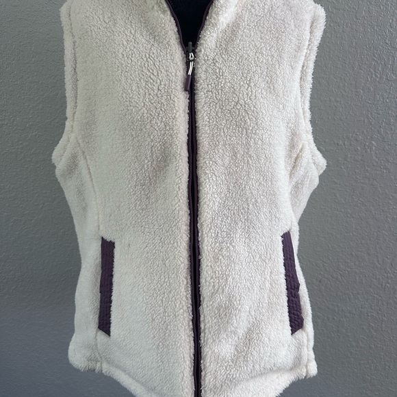 Quilted/Fleece Reversible Vest - Picture 5 of 7